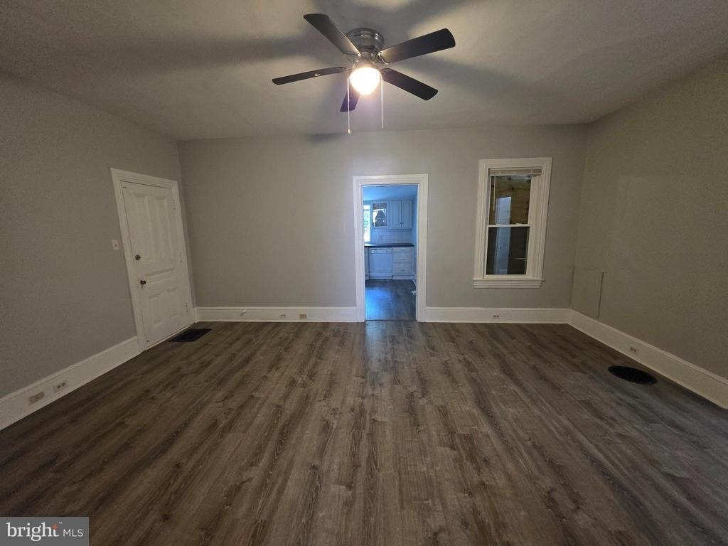 277 E Broadway - Photo 11