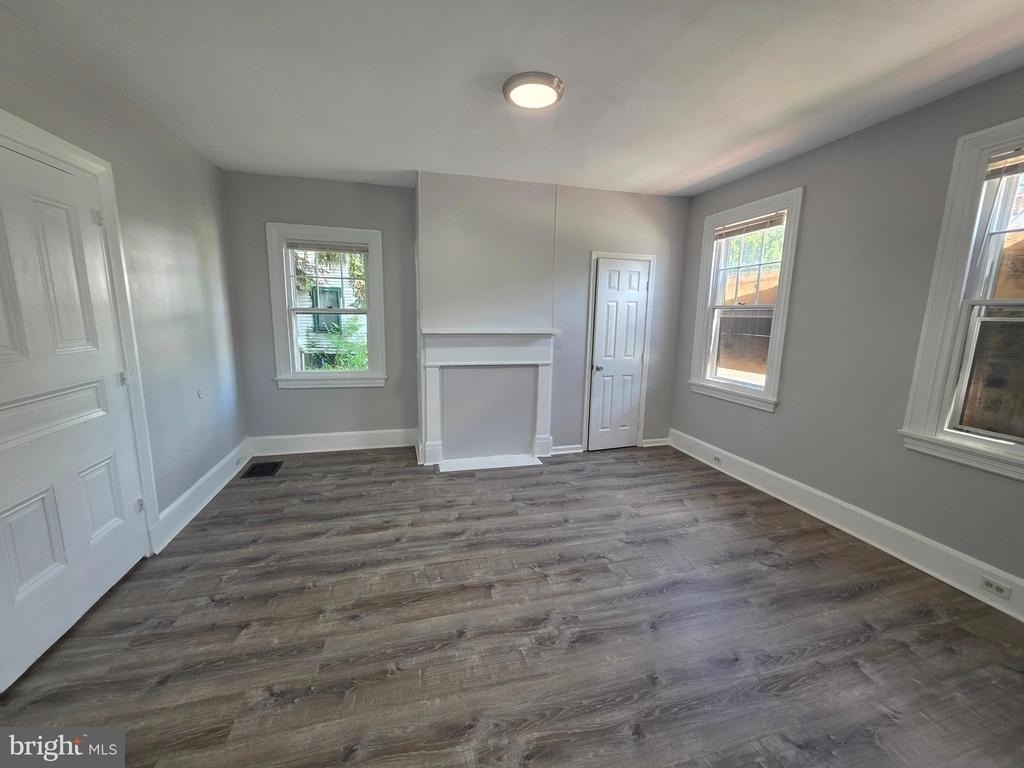 277 E Broadway - Photo 4