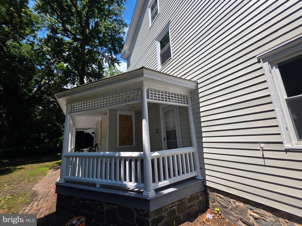 277 E Broadway - Photo 2