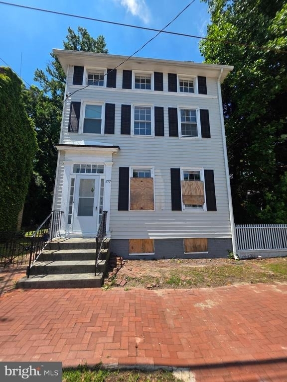 277 E Broadway - Photo 1