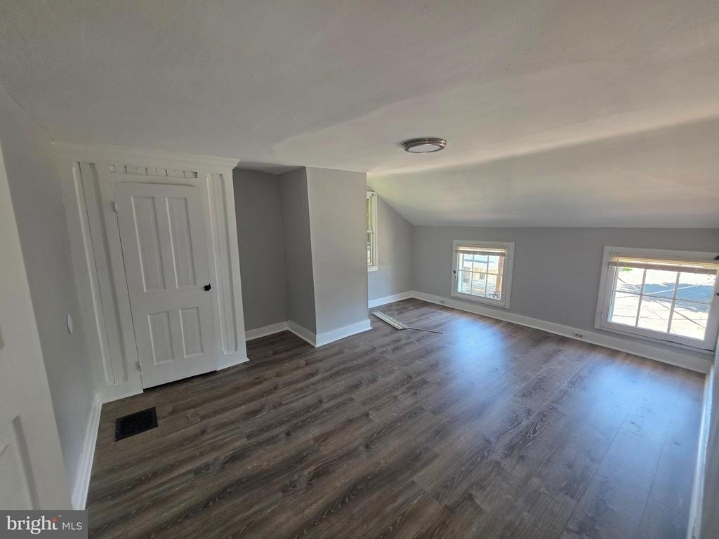 277 E Broadway - Photo 18
