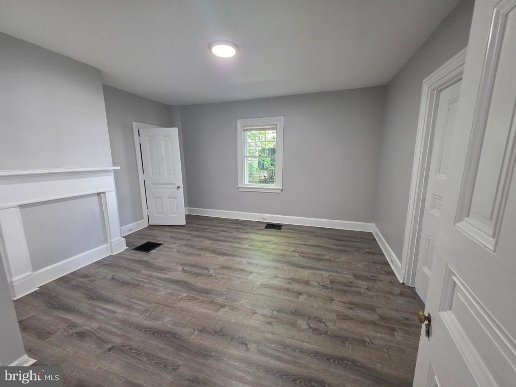 277 E Broadway - Photo 5