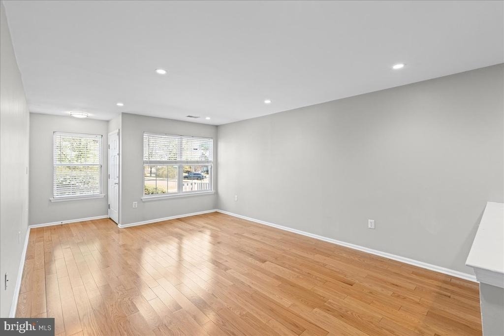 302 Wellington Park Drive - Photo 3