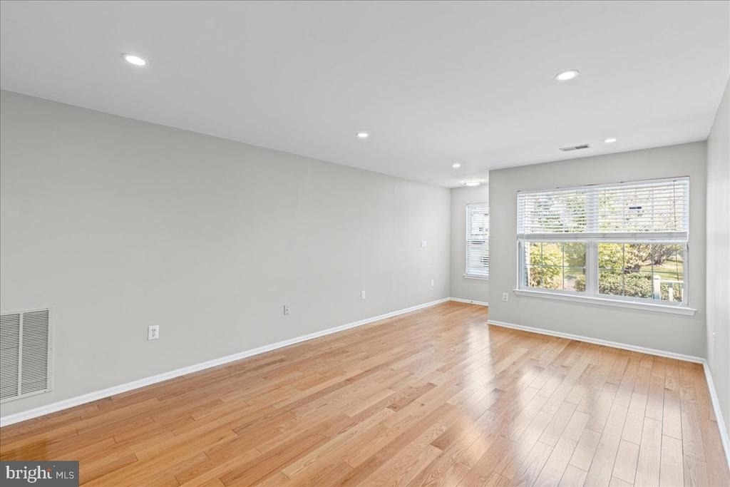 302 Wellington Park Drive - Photo 4