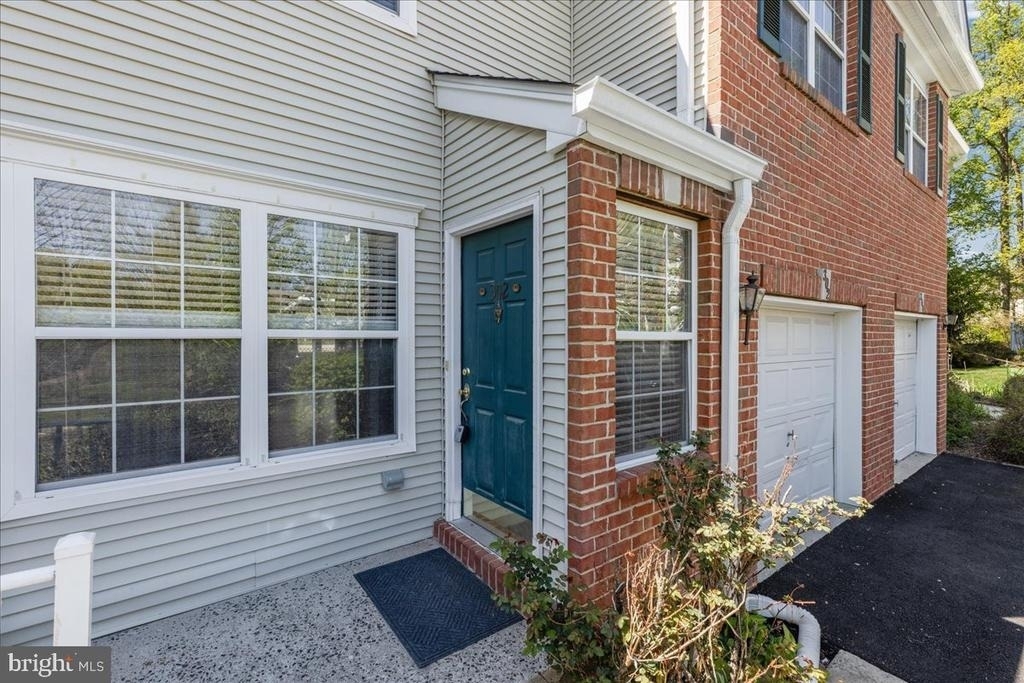 302 Wellington Park Drive - Photo 2