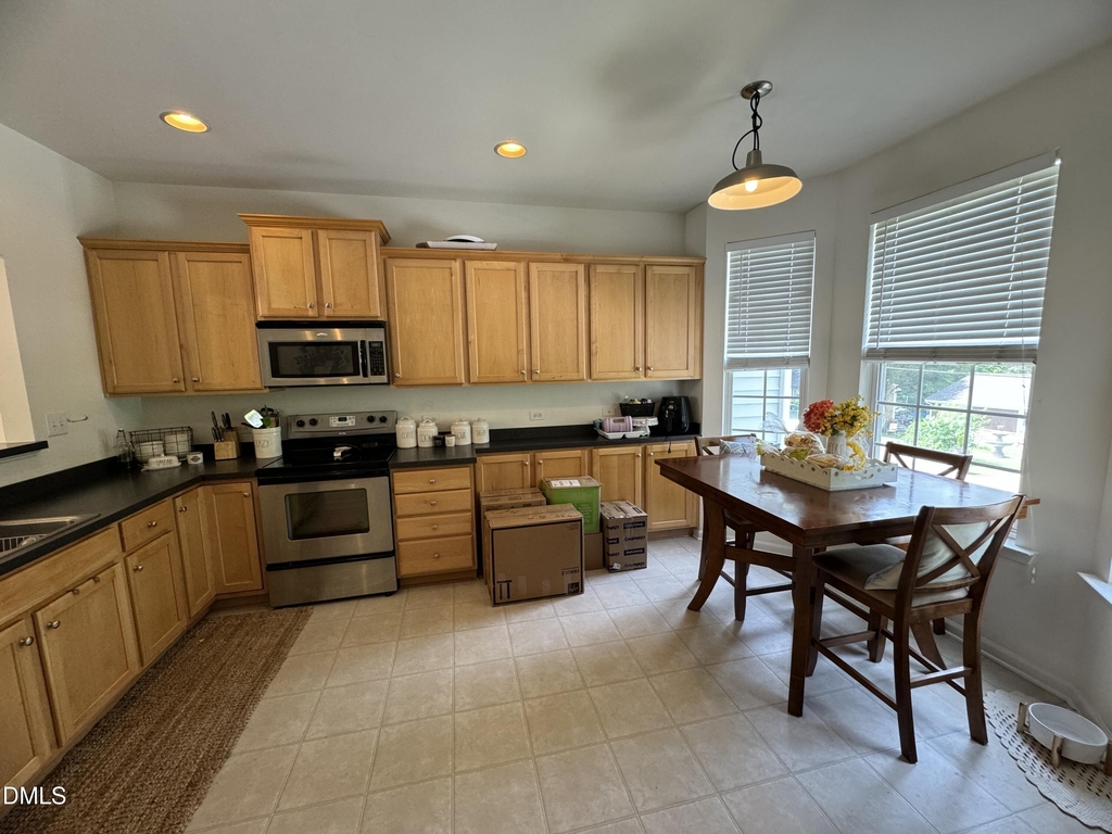 423 Madison Avenue - Photo 1