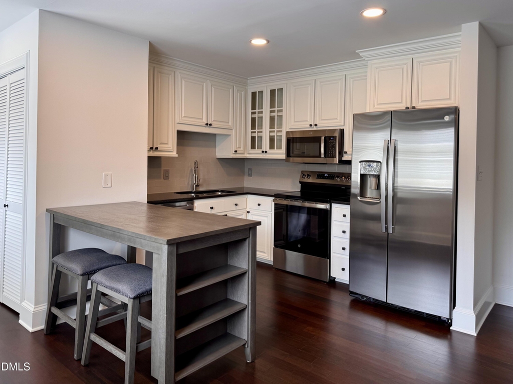 2204 Stafford Avenue - Photo 2
