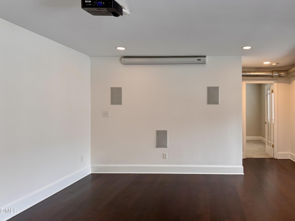 2204 Stafford Avenue - Photo 5