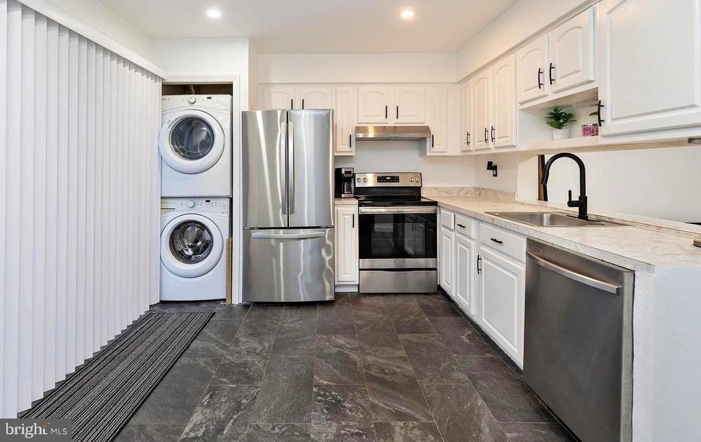 1139 Thackary Court - Photo 4