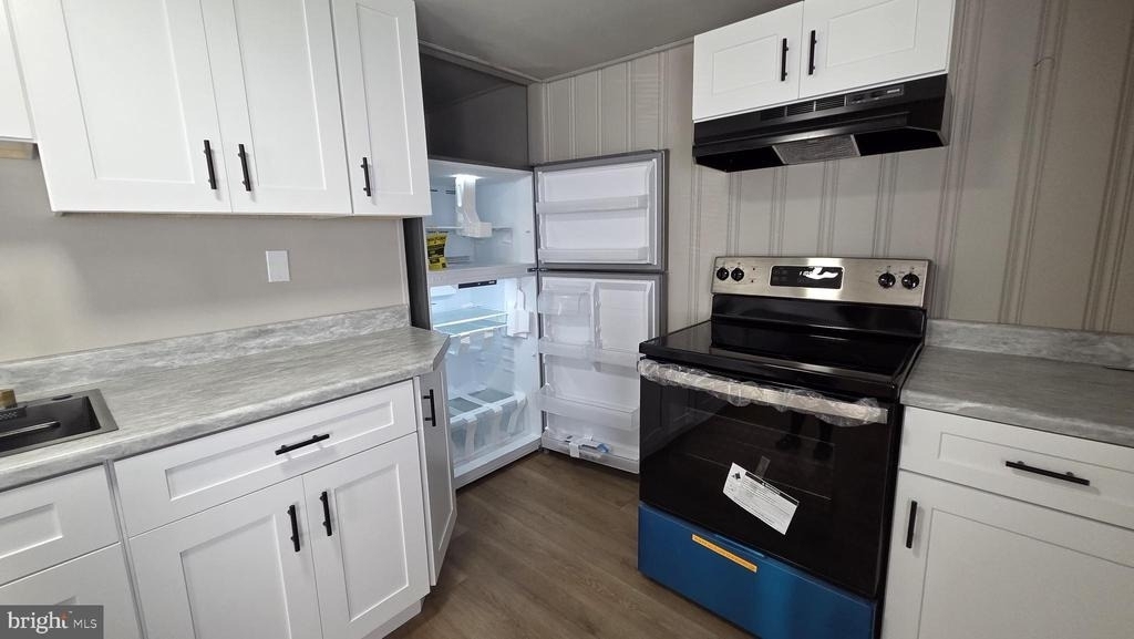 13 W Lake Avenue - Photo 3