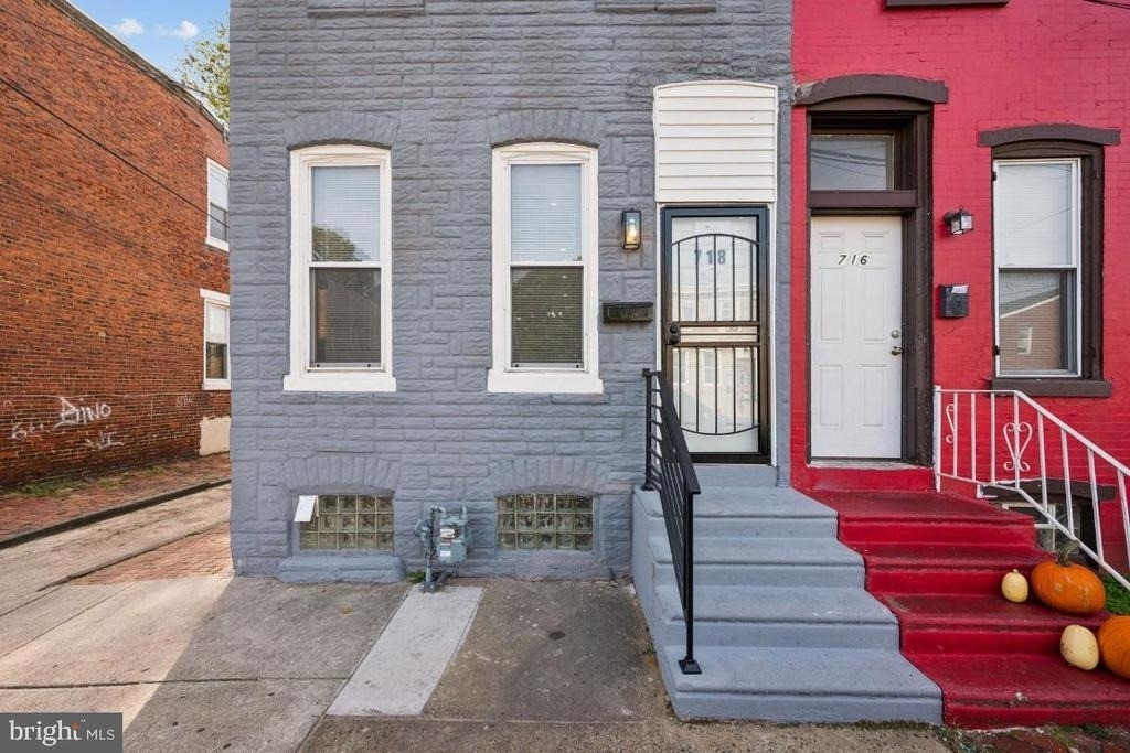 718 Spruce Street - Photo 0