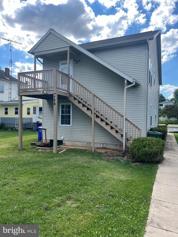 728 Chestnut Street - Photo 2