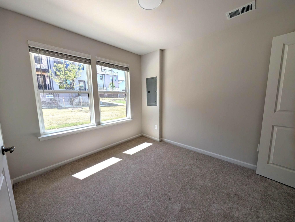 3413 Whippitt Way - Photo 8