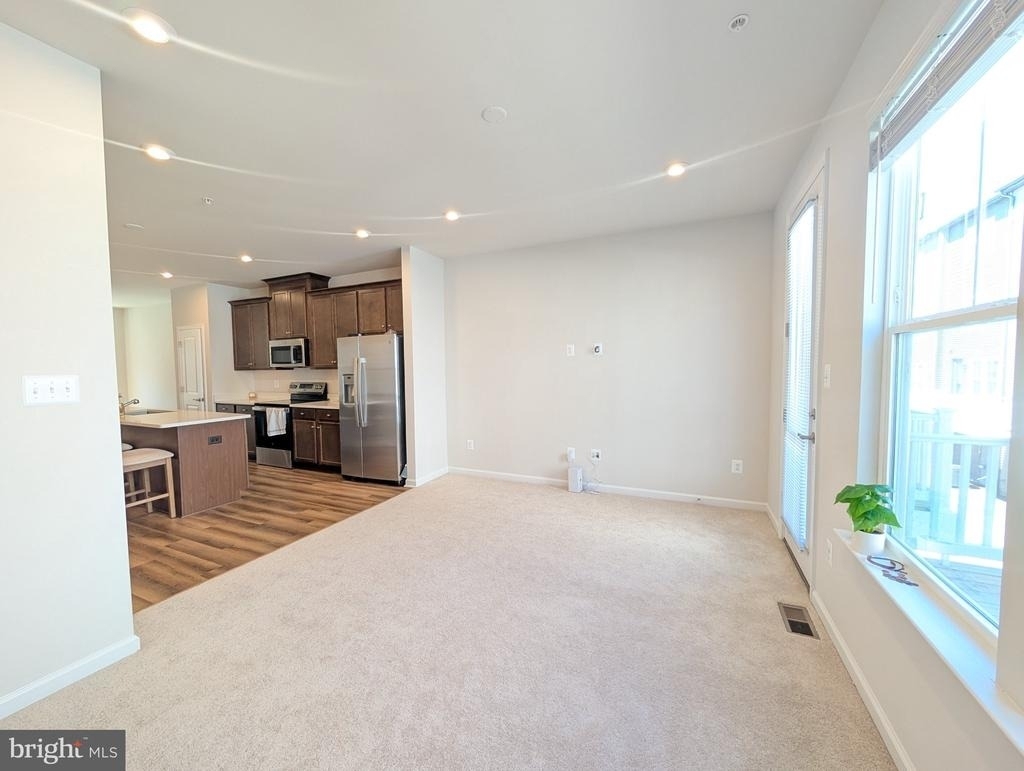 3413 Whippitt Way - Photo 4