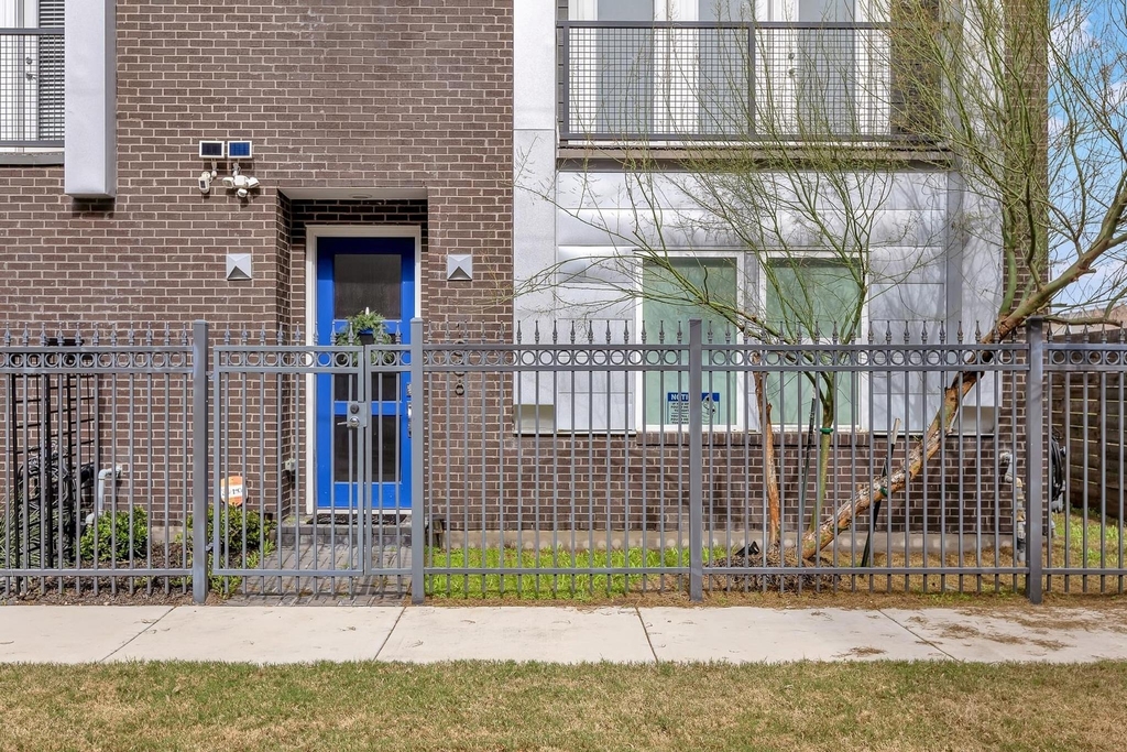 1008 Concordia Ave - Photo 2