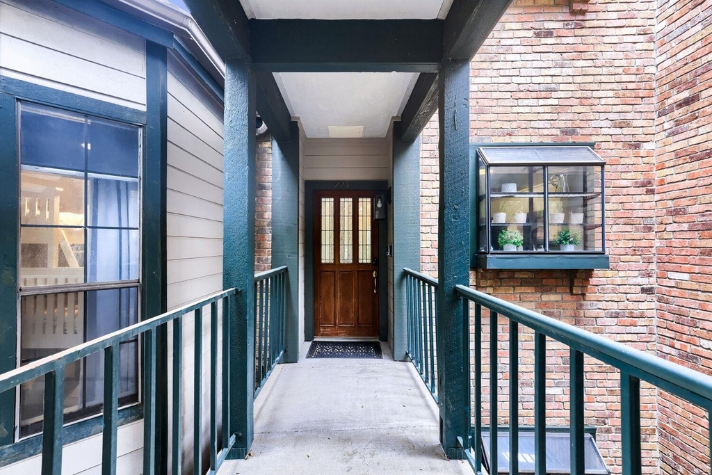 1741 Spyglass Dr - Photo 3