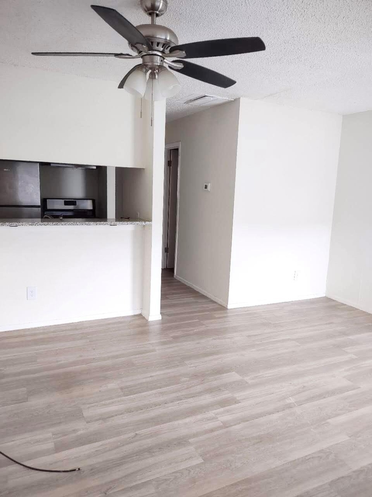 2609 Ektom Dr - Photo 5