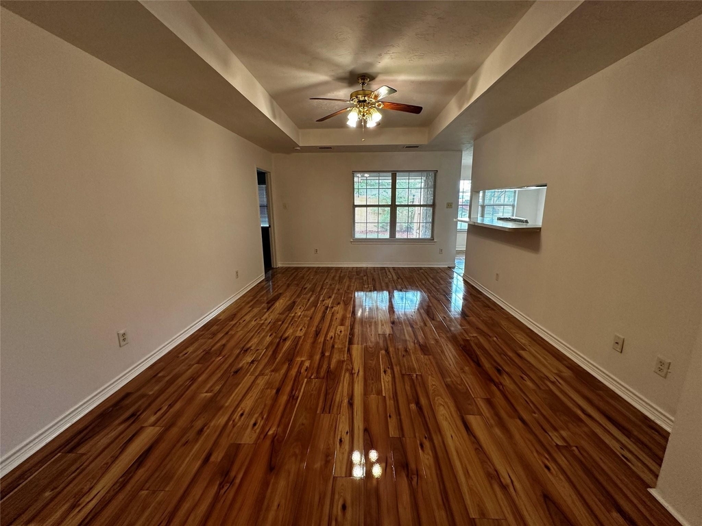 1400 Prairie Dr - Photo 3