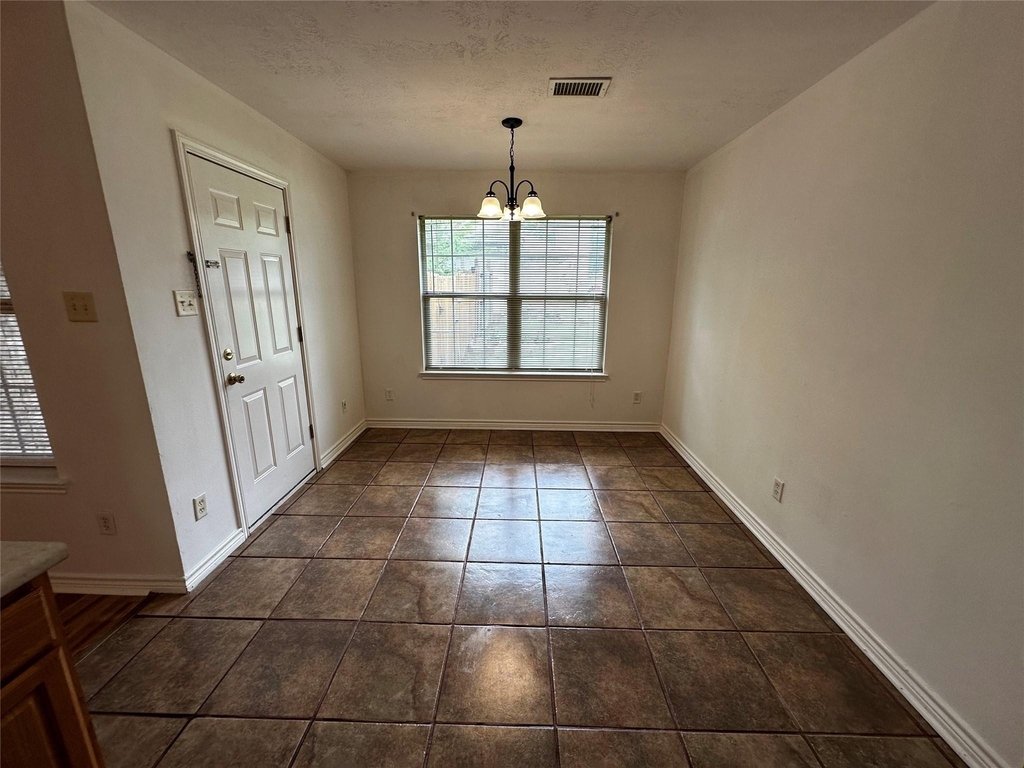 1400 Prairie Dr - Photo 7