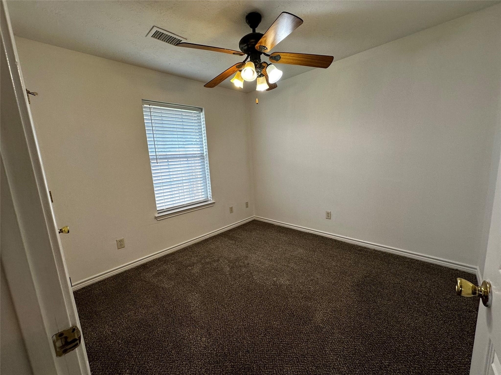 1400 Prairie Dr - Photo 9