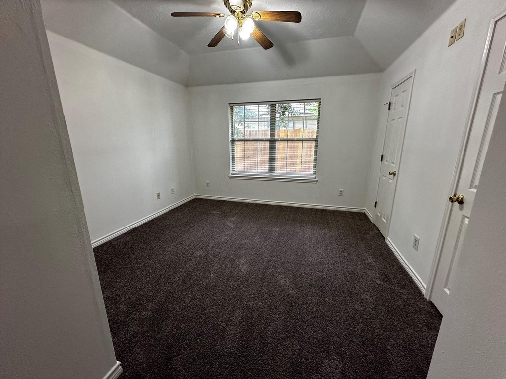 1400 Prairie Dr - Photo 8