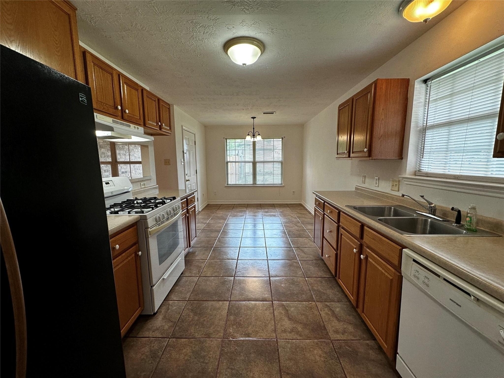 1400 Prairie Dr - Photo 5