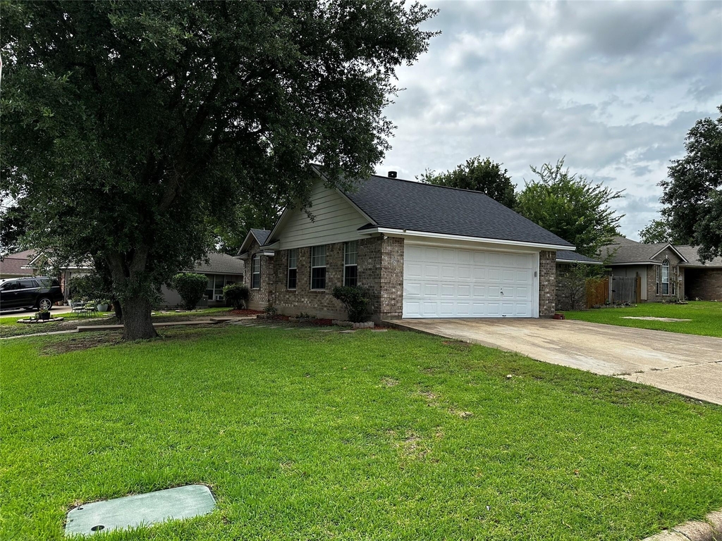 1400 Prairie Dr - Photo 0