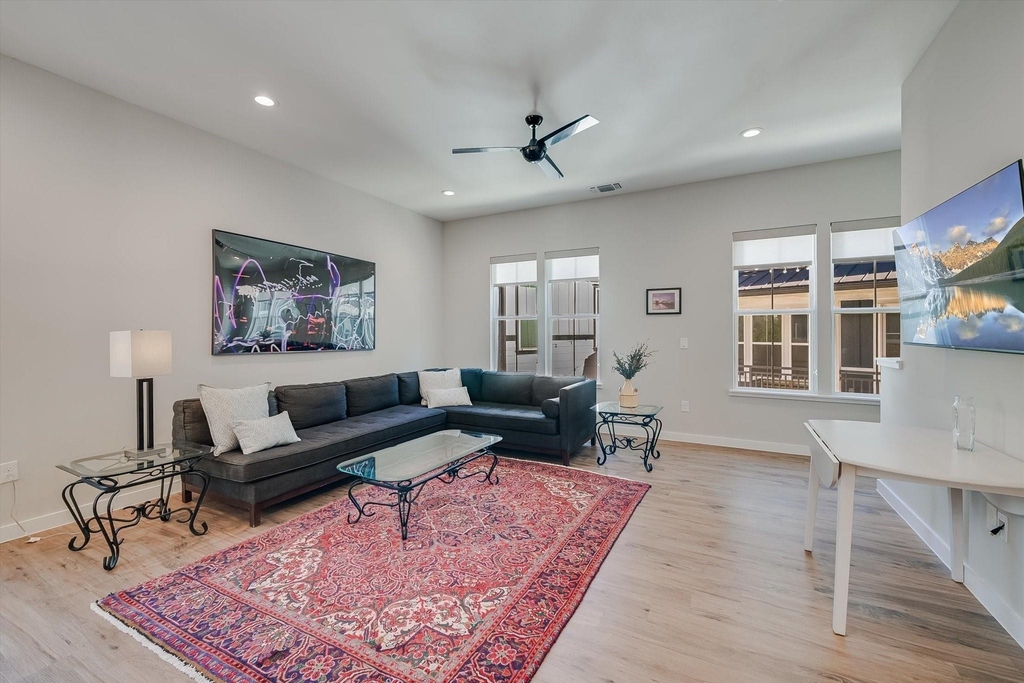 3809 Valley View Rd - Photo 2
