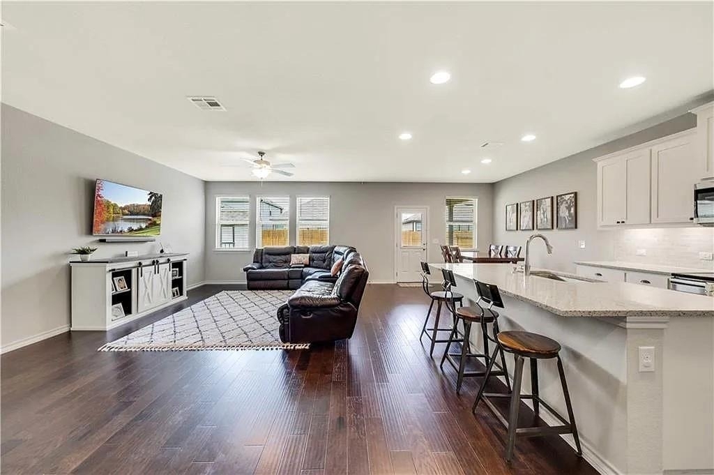 112 Magna Ln - Photo 1