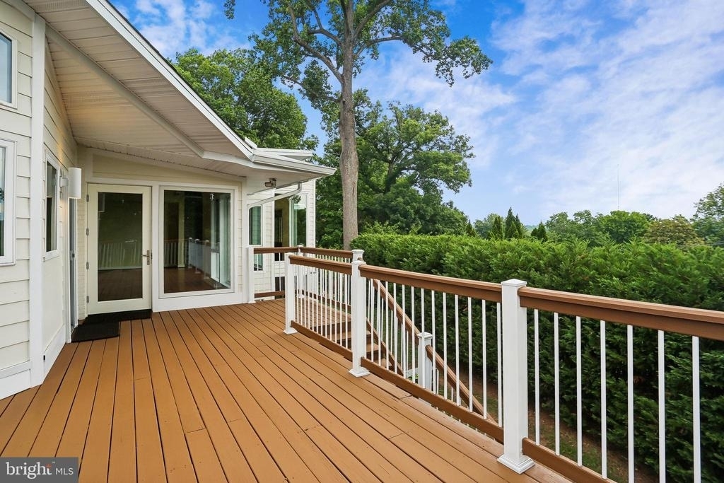 3301 Shirley Ln - Photo 3