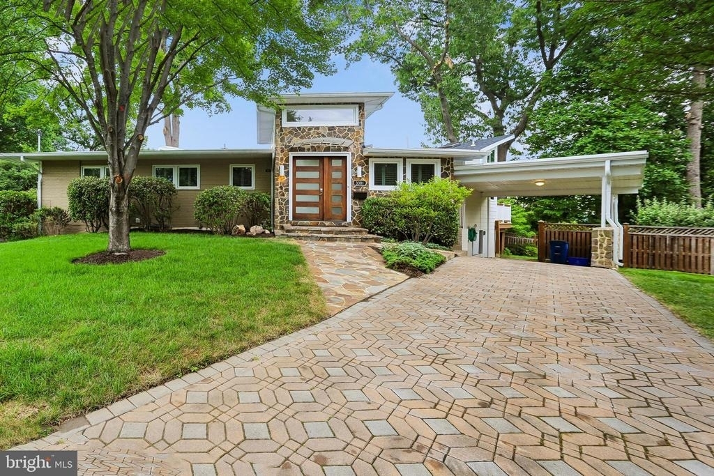 3301 Shirley Ln - Photo 0