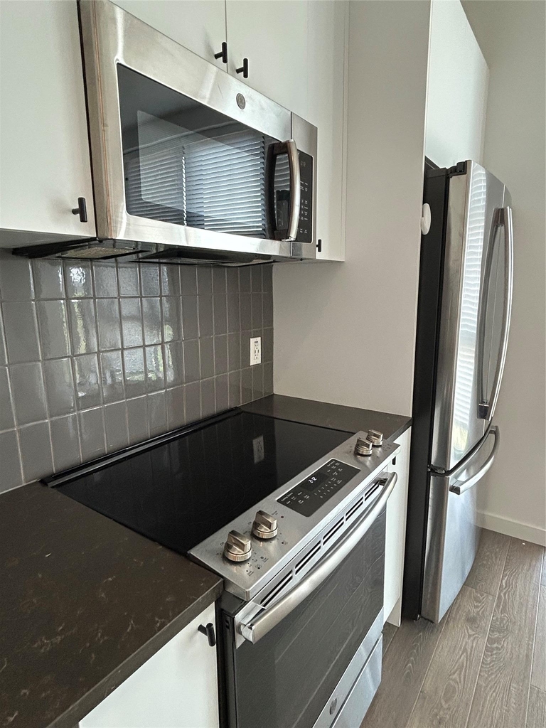 800 Embassy Dr - Photo 3