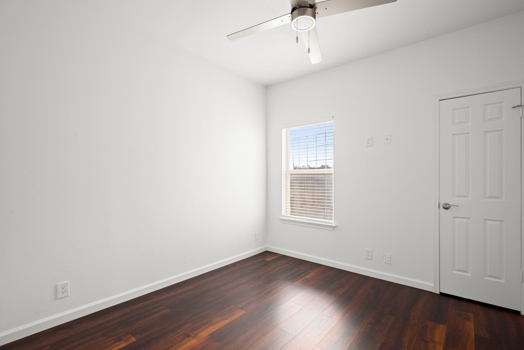 2414 Longview St - Photo 14