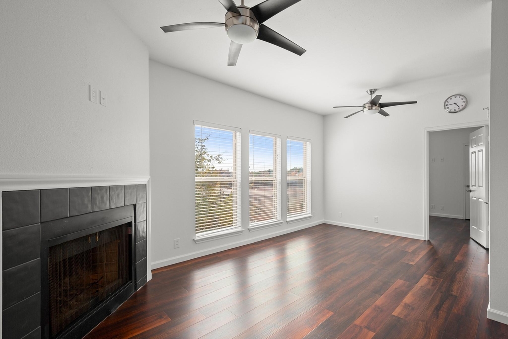 2414 Longview St - Photo 1