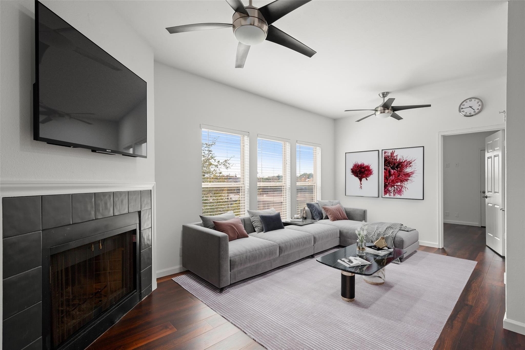 2414 Longview St - Photo 0