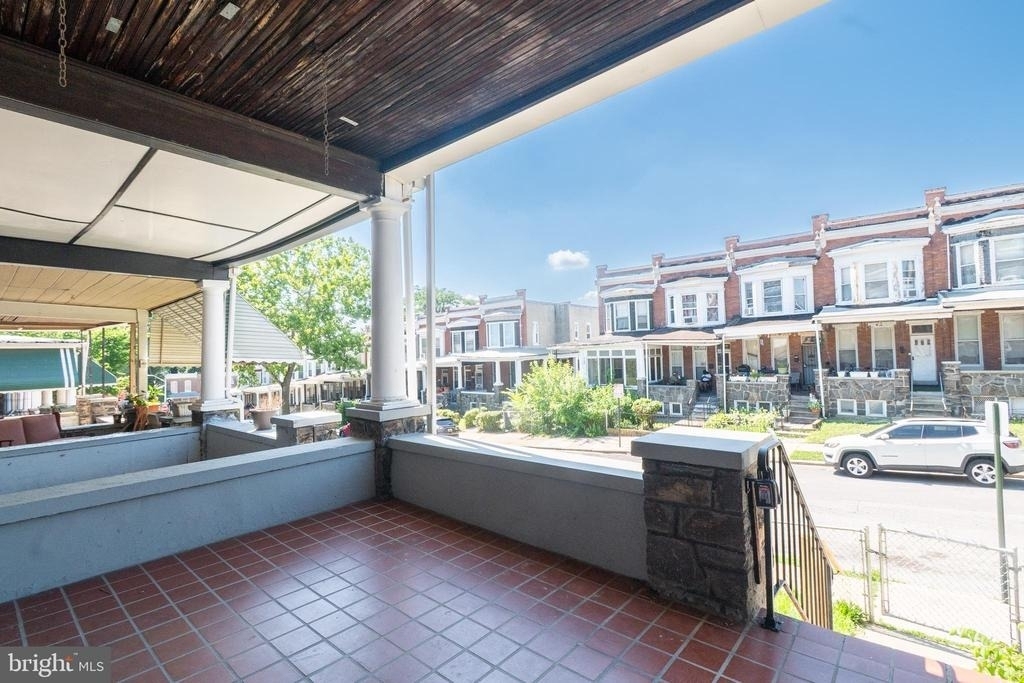 2732 Riggs Avenue - Photo 3
