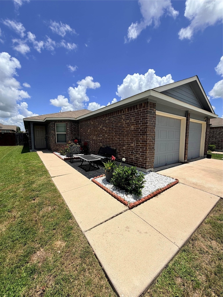 13004 Tinker St - Photo 0