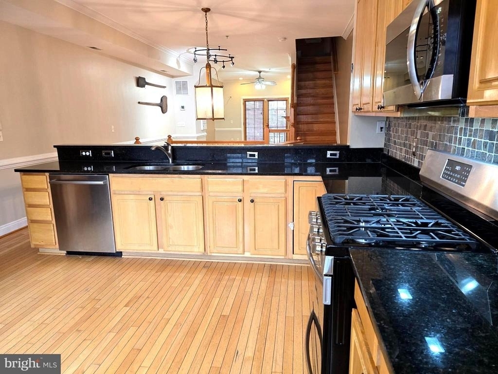 704 S Bond Street - Photo 6