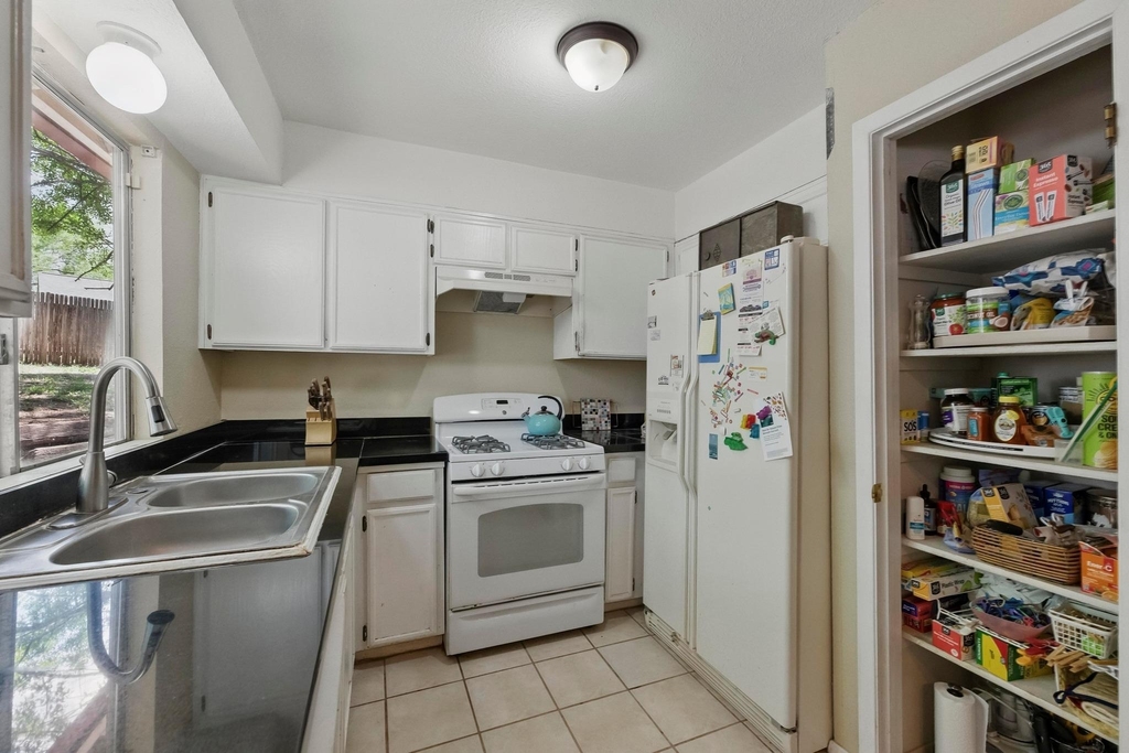 4802 Peach Grove Ct - Photo 3