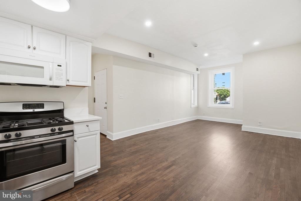 1038 6th Street Ne - Photo 3