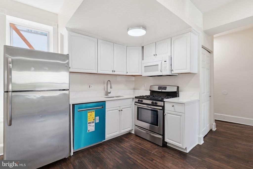 1038 6th Street Ne - Photo 1