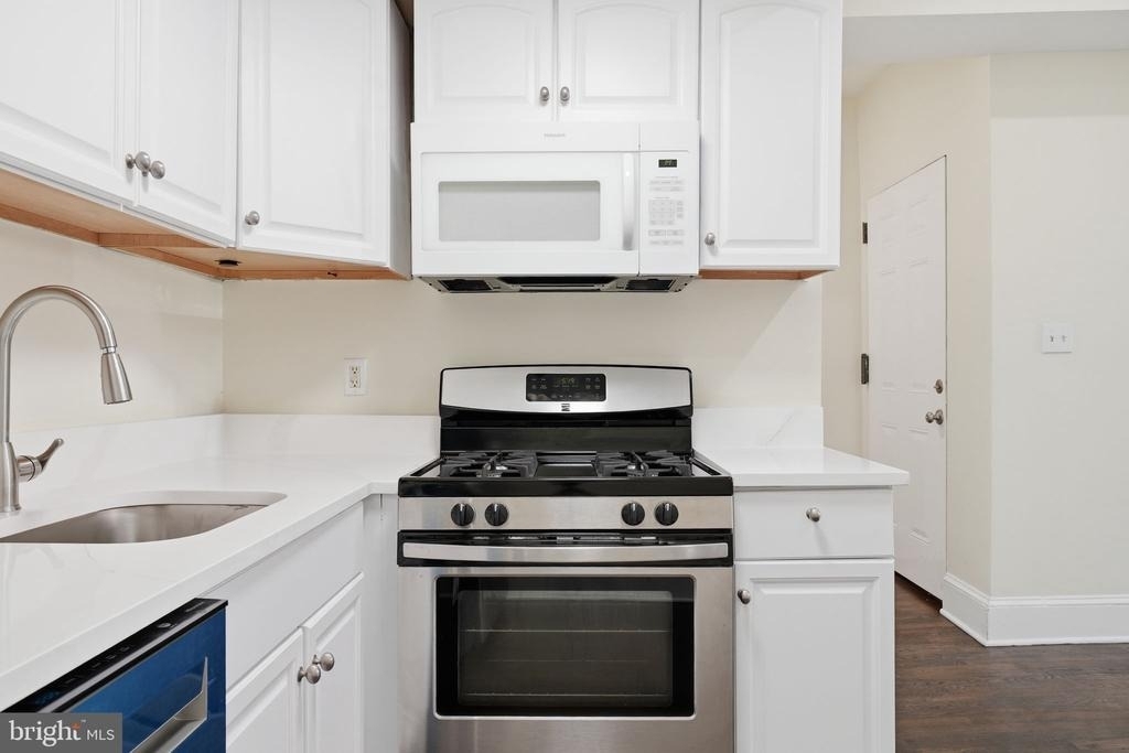 1038 6th Street Ne - Photo 2