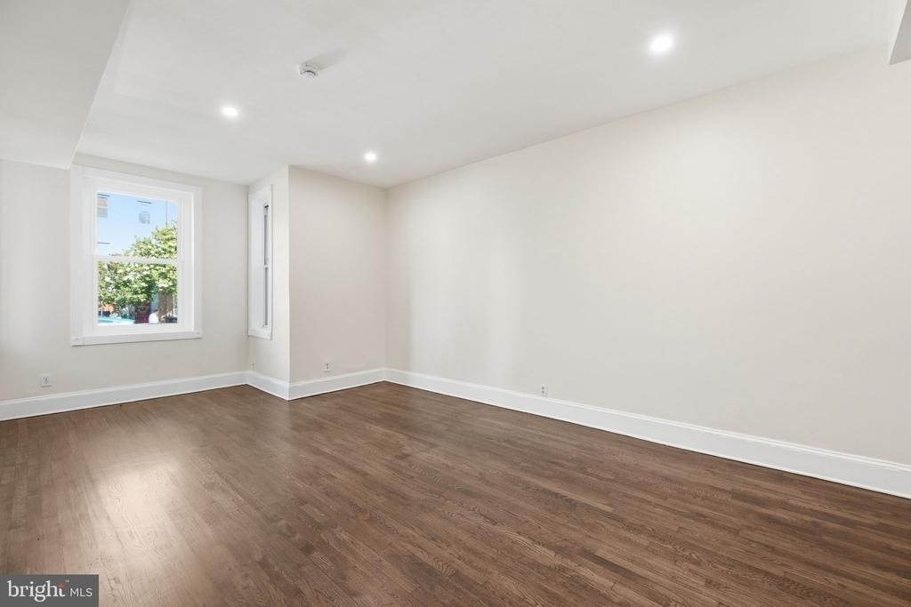 1038 6th Street Ne - Photo 4