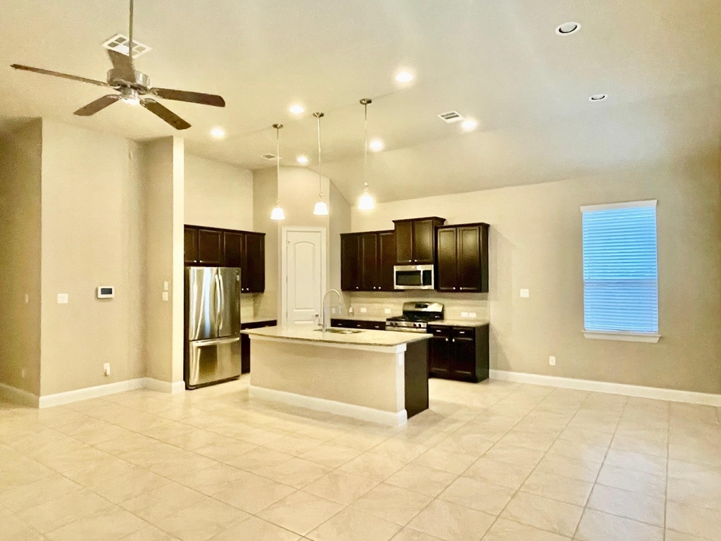 21406 Greylag Dr - Photo 2
