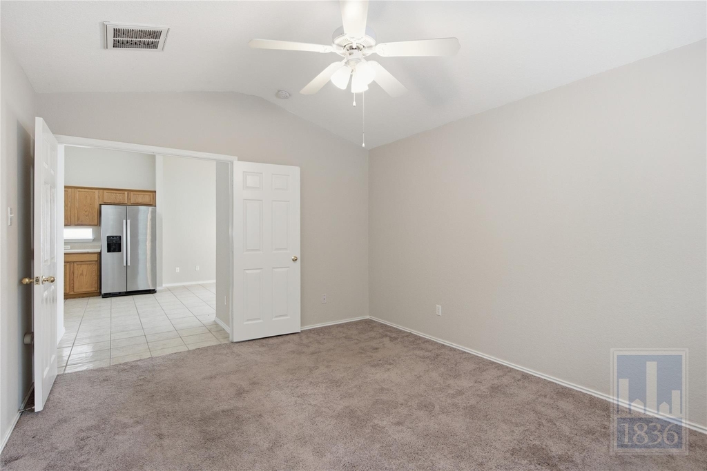 437 Sampson - Photo 8