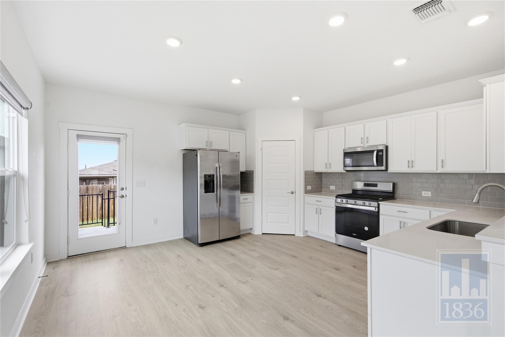 10925 Tildon Ave - Photo 6