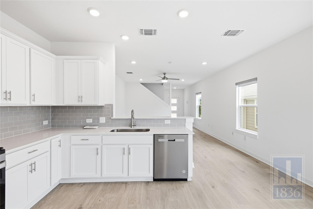 10925 Tildon Ave - Photo 8