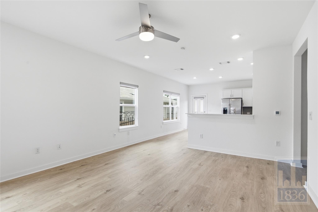 10925 Tildon Ave - Photo 4