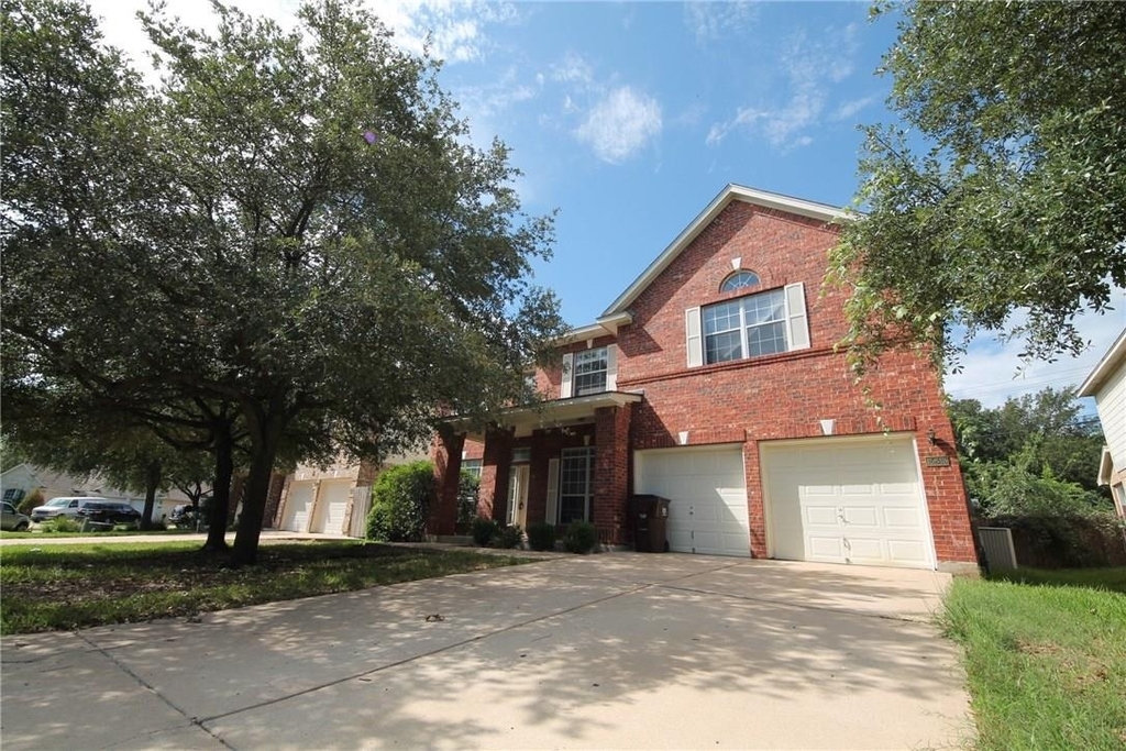 15843 Garrison Cir - Photo 1