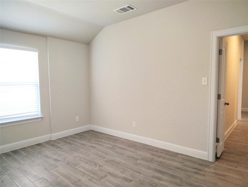 7801 Dakota Cir - Photo 5